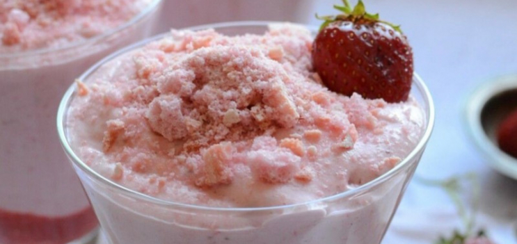 Mousse aux fraises et Biscuits Roses de Reims