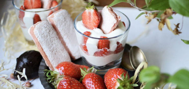 Triffle aux fraises et aux biscuits roses de Reims